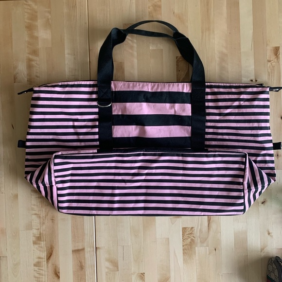 Victoria’s Secret Overnight Bag- New In Wrapping! - Picture 6 of 11